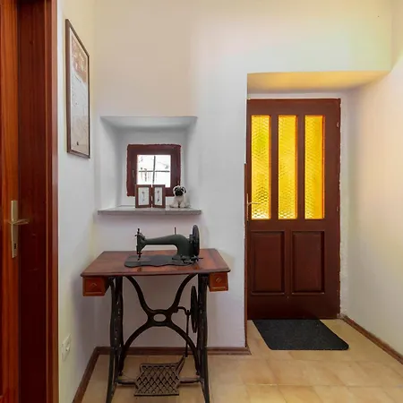 Old Istrian House With Jacuzzi *