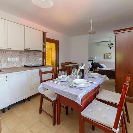 Old Istrian House With Jacuzzi * Capodistria