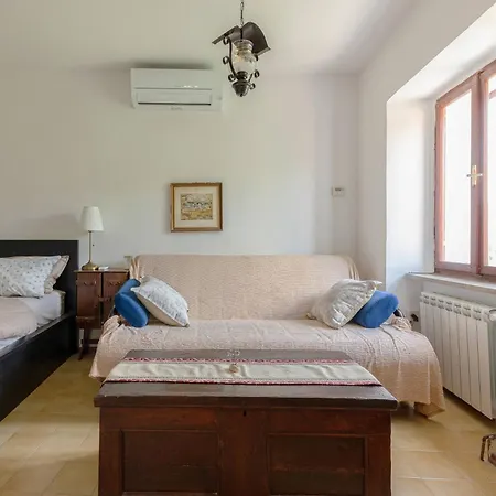 Old Istrian House With Jacuzzi Апартаменты *