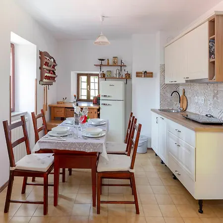 Old Istrian House With Jacuzzi