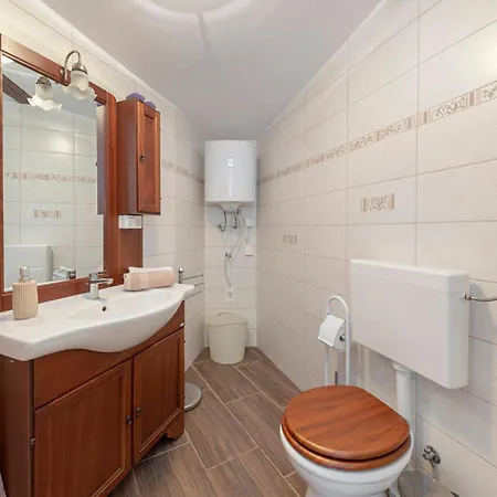 Appartamento Old Istrian House With Jacuzzi Capodistria