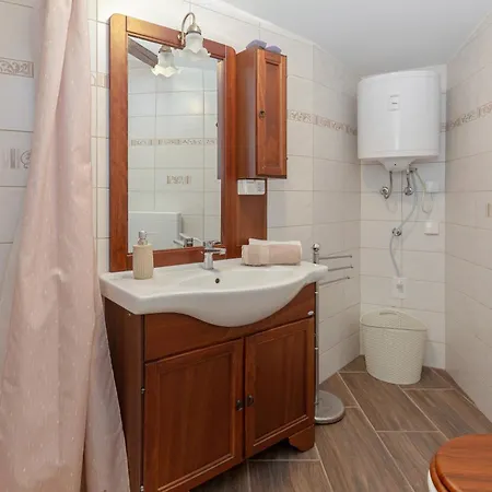 Old Istrian House With Jacuzzi