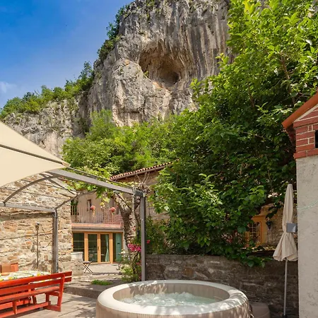 Апартаменты Old Istrian House With Jacuzzi *