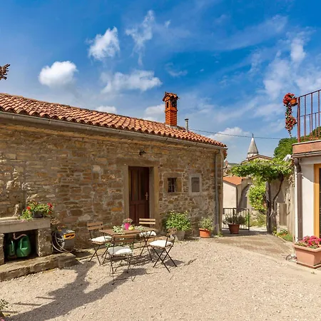 Old Istrian House With Jacuzzi Appartamento Capodistria